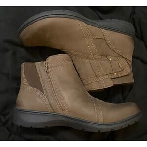 New! Womens Clarks Carleigh Mushroom Nubuck Suede Comfort Velcro Ankle Boots 9.5